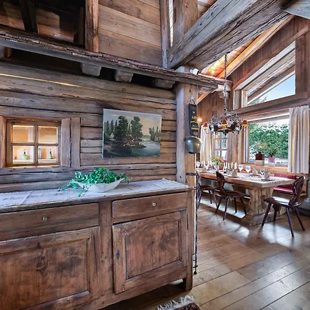 Montagnard A Rochebrune Avec Jacuzzi, Sauna, 6 Chambres, Proche Des Pistes, Accueil 12 Pers - Fr-1-569-37 Chalet *