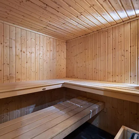 Montagnard A Rochebrune Avec Jacuzzi, Sauna, 6 Chambres, Proche Des Pistes, Accueil 12 Pers - Fr-1-569-37