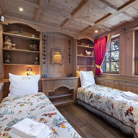 Montagnard à Rochebrune Avec Jacuzzi, Sauna, 6 Chambres, Proche Des Pistes, Accueil 12 Pers - Fr-1-569-37 Chalé *